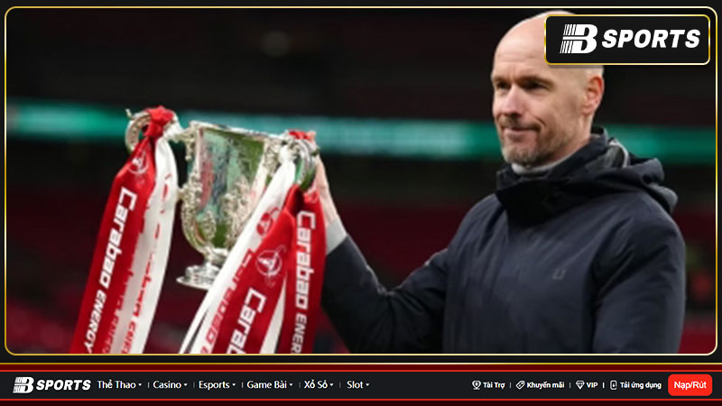 HLV Erik ten Hag ăn mừng chiến thắng của MU HLV Erik ten Hag ăn mừng chiến thắng của MU