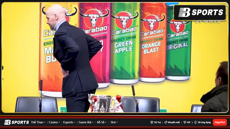 Erik ten Hag bỏ quên cúp Carabao và chữa cháy hài hước Erik ten Hag bỏ quên cúp Carabao và chữa cháy hài hước