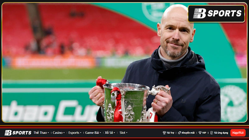 Erik ten Hag bỏ quên cúp Carabao vô địch Erik ten Hag bỏ quên cúp Carabao vô địch