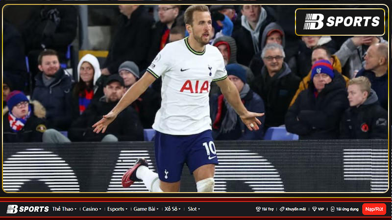 Theo một bài báo, Tottenham Hotspur hiện đang thảo luận với tiền đạo ngôi sao Harry Kane để hai bên sẽ ký vào một bản hợp đồng mới. Theo một bài báo, Tottenham Hotspur hiện đang thảo luận với tiền đạo ngôi sao Harry Kane để hai bên sẽ ký vào một bản hợp đồng mới.