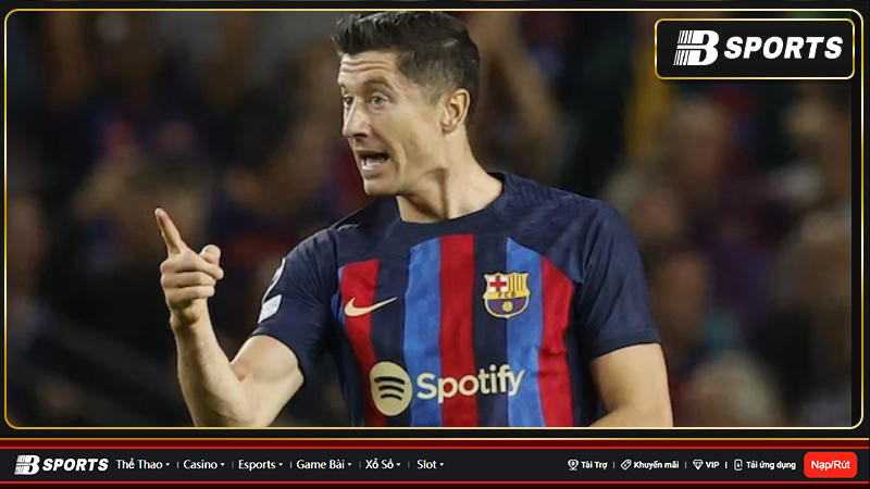 Lewandowski đã phản ứng gay gắt với Fati trong phòng thay đồ sau trận đấu