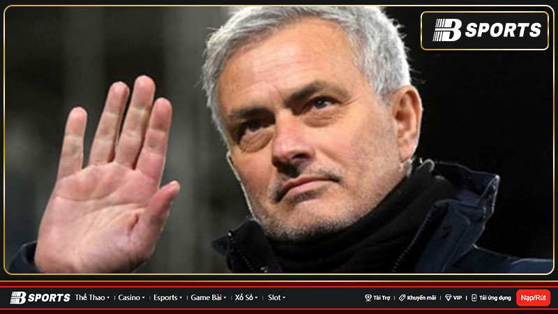 HLV Mourinho nhận thẻ đỏ trong ngày AS Roma thua sốc HLV Mourinho nhận thẻ đỏ trong ngày AS Roma thua sốc