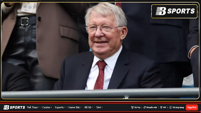 Sir Alex Ferguson đã khuyến khích Manchester United ký hợp đồng với một tiền đạo mới để giảm bớt gánh nặng ghi bàn với chân sút Marcus Rashford.