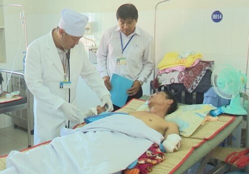 Người đàn ông đứt lìa 2 tay