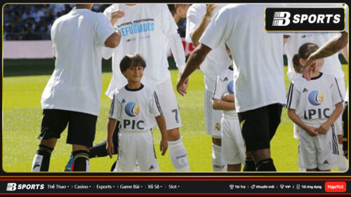 cau-be-syri-hanh-phuc-khi-gap--Ronaldo-2