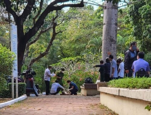 Người dân xung quanh đã nhanh chóng kịp thời phát hiện ra thi thể của người đàn ông nằm dưới gốc cây